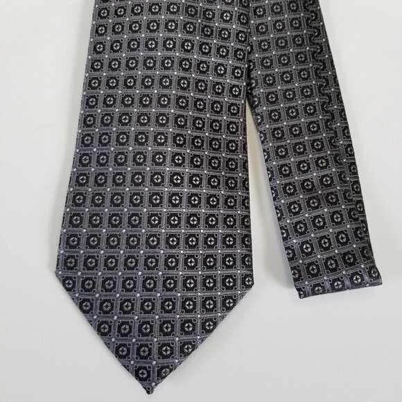 Seanjohn Men's Necktie 100% Silk Black and Grey Geometric W-3.5 L 56 - Picture 1 of 7